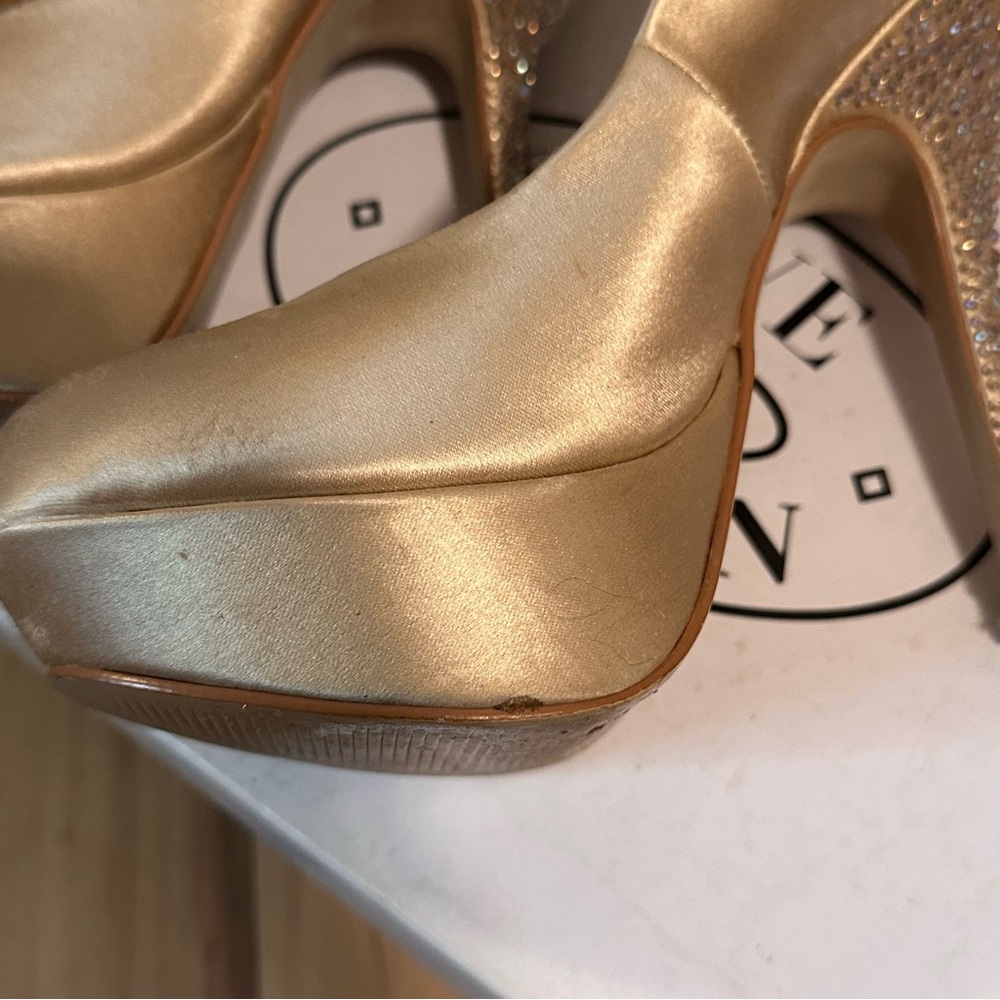 Steve Madden Rare 2011 Shimmering Nude Satin Rhinestone stiletto pumps - Picture 10 of 14